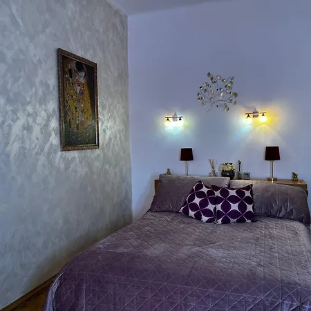 Vintage Luxury Apartment Old City-2