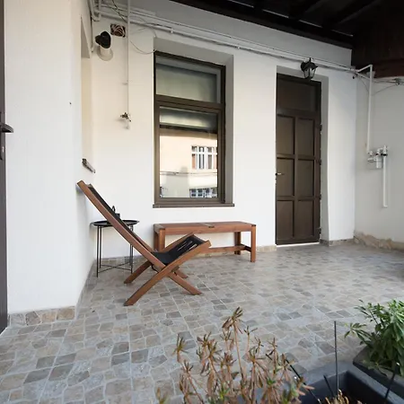 Lovely Brasov Flat With Patio And Mountain Views-3