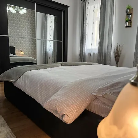 Ada'S Luxury Apartment - Old City-2