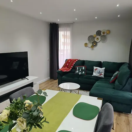 Luxury 2 Bedroom Holiday Apartment-3