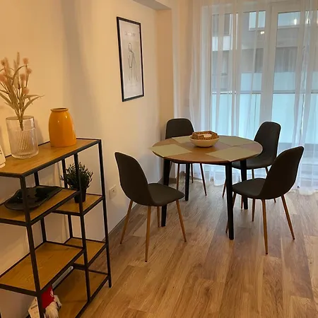 Urban Glow, 2 Bedroom Cosy Apartment - Coresi Mall-2