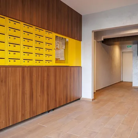 Kronsmart Apartment: Cozy Fireplace & Free Parking-3