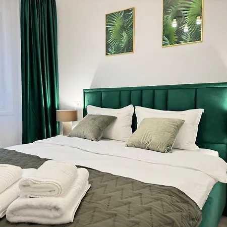 Luxury Glam Apartments Near Coresi Mall - Parking Option-2