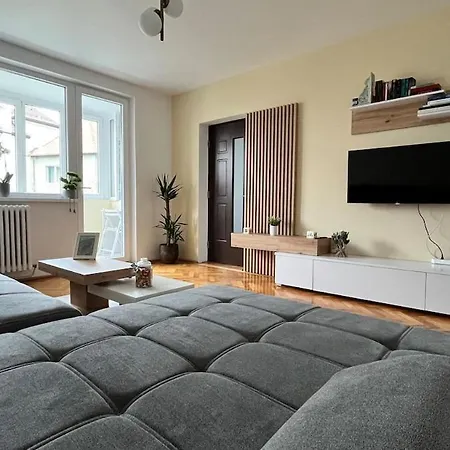 Brasov Hillside Apartment Near City Center-3