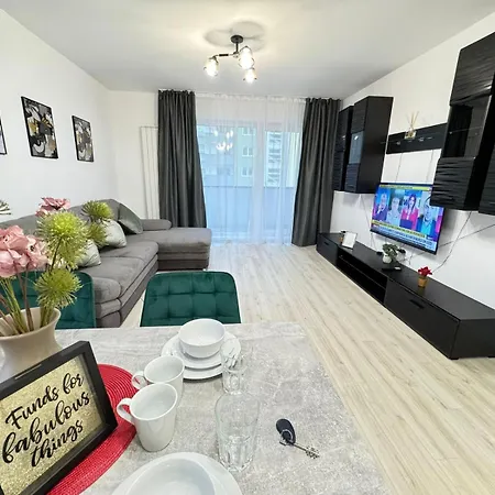 Luxury Glam Apartments Coresi Mall Area - Parking Option-3