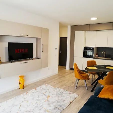 Mirandis Apartments - Modern Stays With Free Parking Near Coresi Mall-2