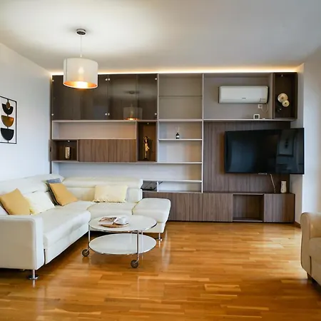 Mirandis Privilegio - Stylish Apartments With Balcony & Free Parking-3