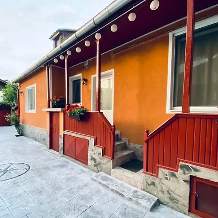 Cozy Corner Guesthouse - Civic Center, Free Parking, Garden With Bbq-2
