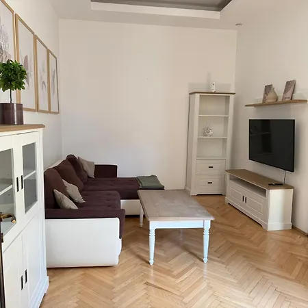 Nature-Inspired Stay in Piata Sfatului Brasov-2