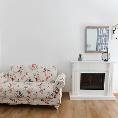 Locart -Cozy Downtown Apartment, Near Black Church With Free Wi-Fi-3