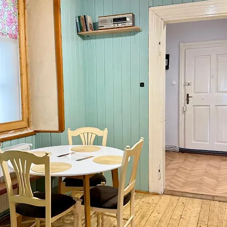 Ultracentral Vintage Apartment Black Church View Steps Away From Piata Sfatului-3