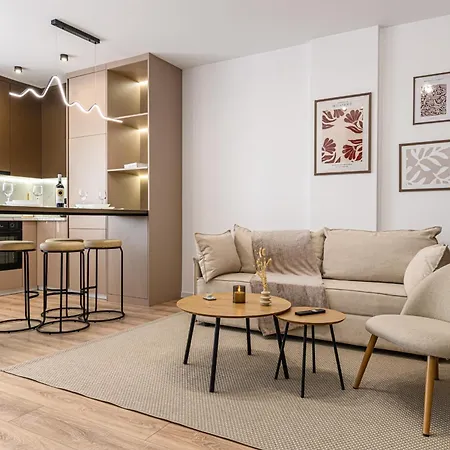 Matisse Coresi Apartment With Free Private Parking-3