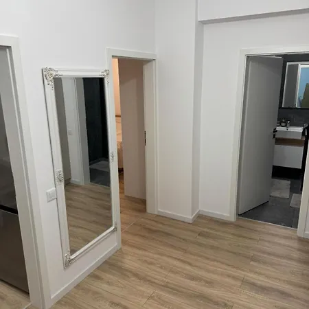 Modern 72M2 Apartment Near Coresi Mall - Self Check-In - Free Parking-3