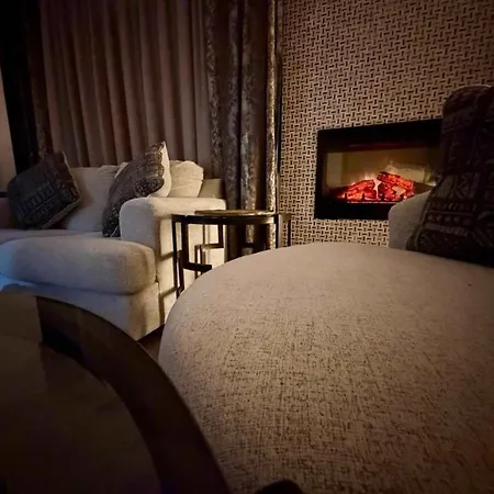 Gorgeous Luxury Apartment By Managr-3