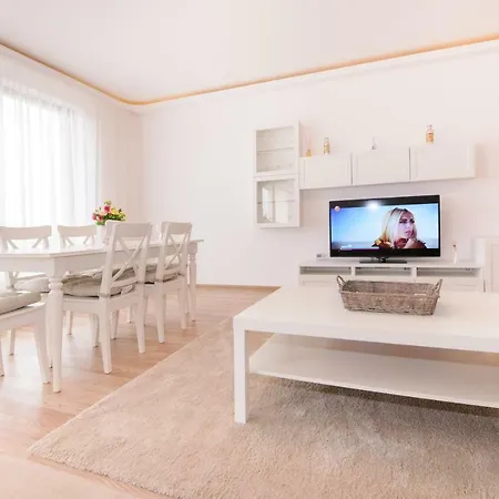 Isaran 3P Apartment Brașov-2