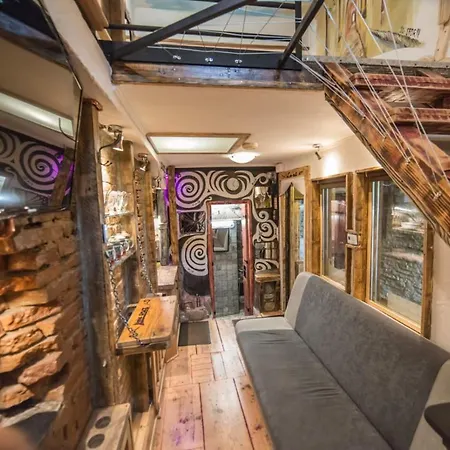 Rent A Room - Be Rustic-2