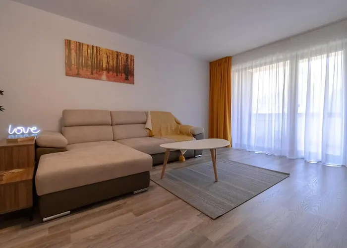 Transylvanian Apt. W/ Lrg. Terrace And Parking - Karpatenhaus Brașov