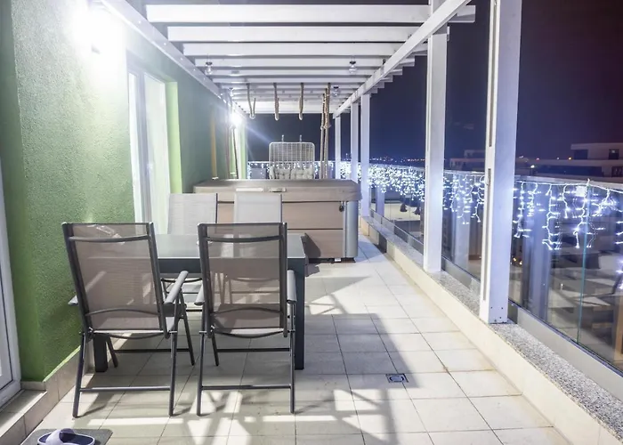 White Dream Penthouse With Jacuzzi Apartment Brașov
