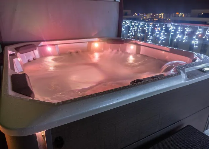 White Dream Penthouse With Jacuzzi Apartment Brașov