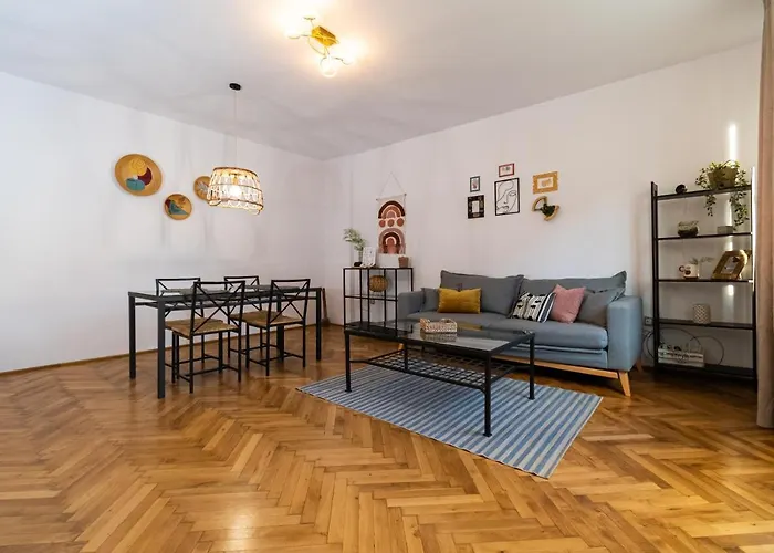 Lua Solis Apartment In The Old Town W/ Mt Tampa Views Brașov