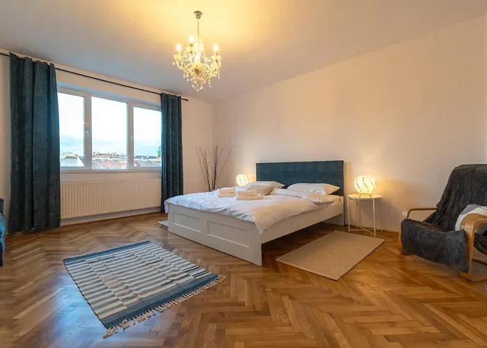 Lua Solis Apartment In The Old Town W/ Mt Tampa Views Brașov