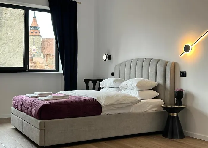 Peaceful Condo For Romantic Getaways Near Black Church - 3Min Walk Brașov