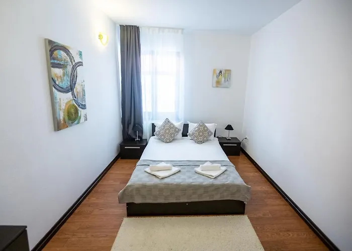 Superb Historical Center Brașov Apartment