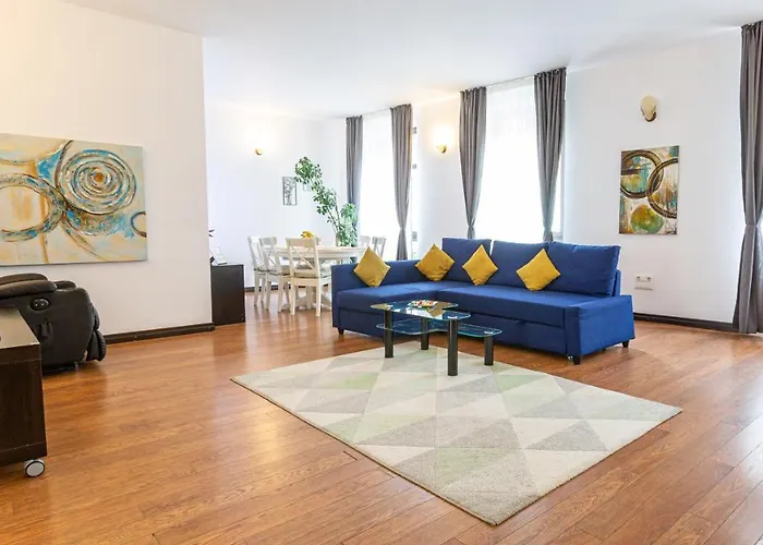 Superb Historical Center Brașov Apartment