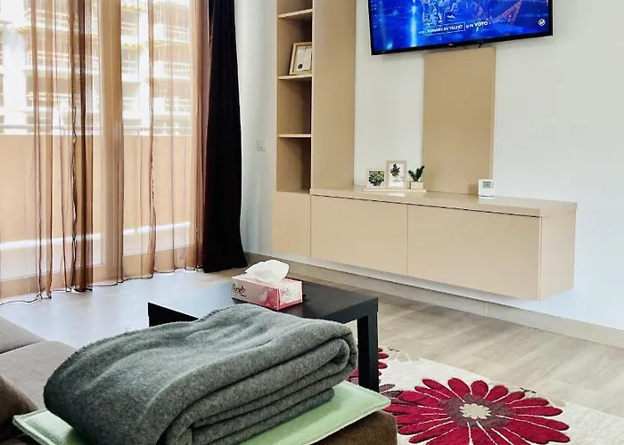 Mountain Crib In Urban Plaza W. Parking & Netflix Apartment Brașov