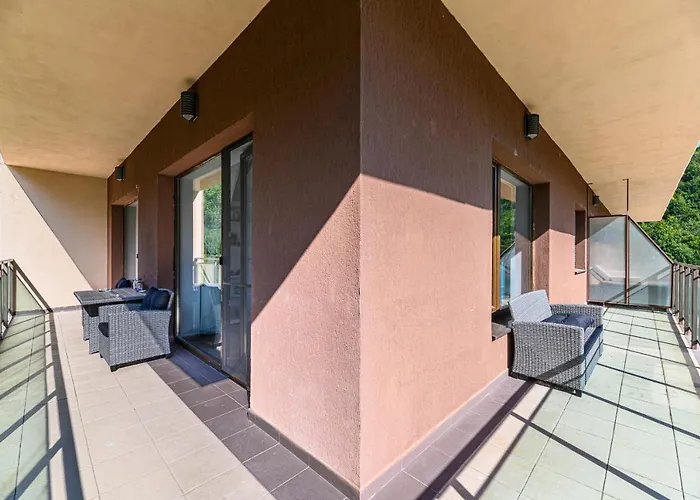 Pine Ridge Terrace - Tampa Gardens Apartment Brașov