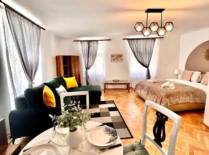Simon Old Town City Center Apartments Brașov