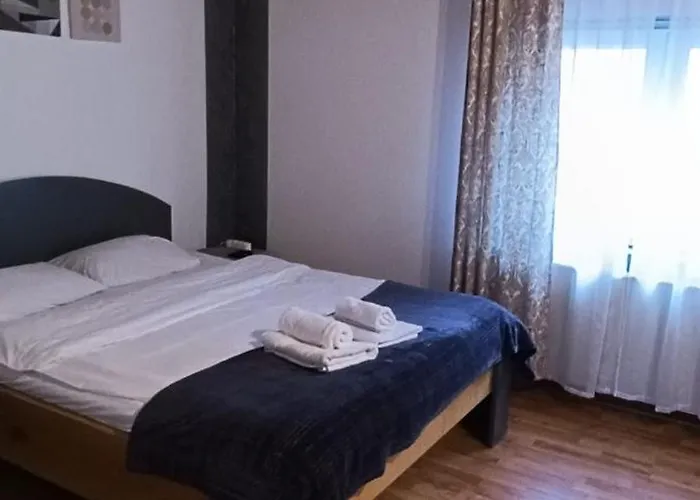 Fun House - Spacious Apartment Near Old Town Brașov