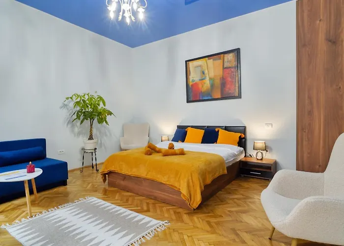 2 Bedroom Oldtown Mountain View Apartment With Private Terrace And High Ceilings Rooms Brașov
