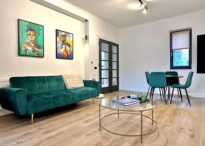 Peaceful Condo For Romantic Getaways Near Black Church - 3Min Walk Brașov