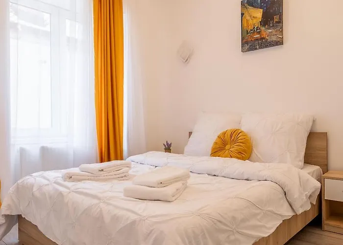 Republicii Quiet Courtyard Apartment Brașov