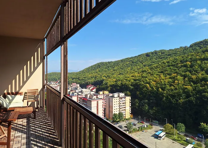 Spacious Mountain-View Apartment With Hot Tub And Free Parking 10 Min To Old Town Brașov