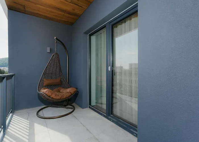 The Forest - Luxe Central Apt With Free Secured Parking Brașov
