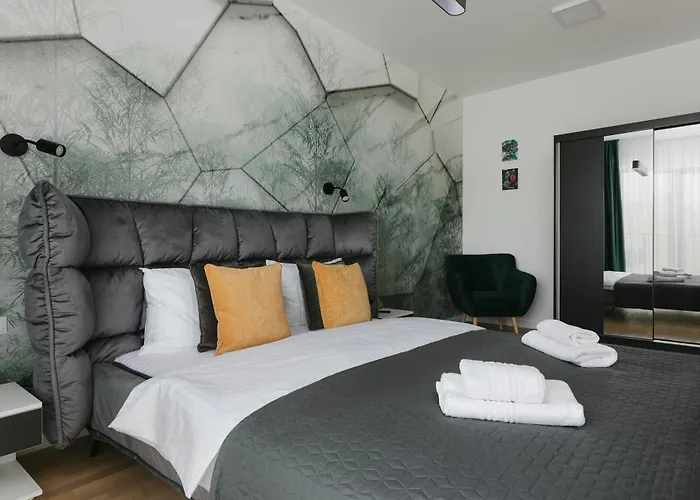 The Forest - Luxe Central Apt With Free Secured Parking Brașov