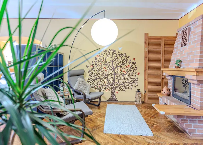 TREE House-Old Town Brașov Apartment