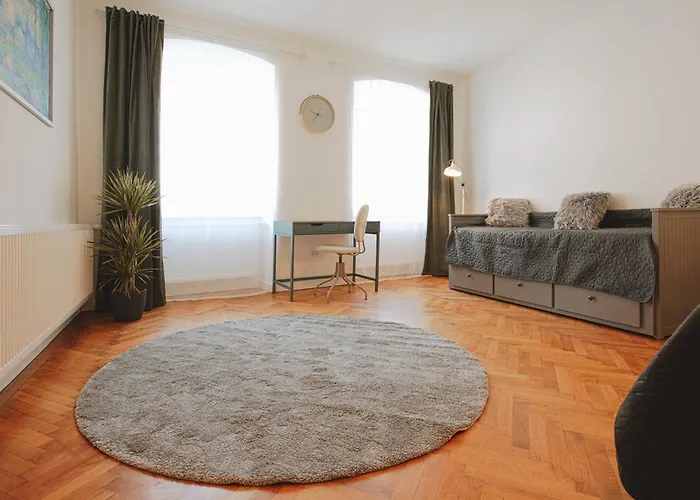 3 Min To Everything-Stylish-Modern-Old Fortress Brașov