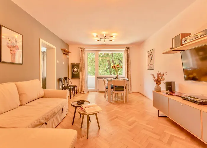 Castanilor 6 - Hip Industrial Apartment Close To City Centre Brașov