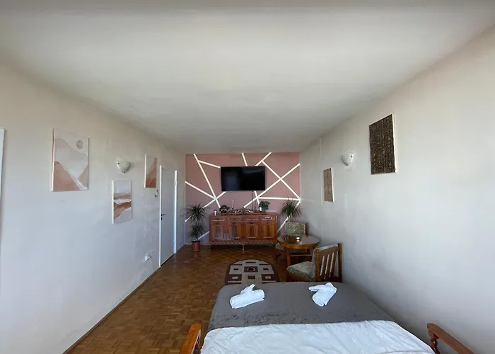 Rustic Trainstation Corner Apartment Brașov