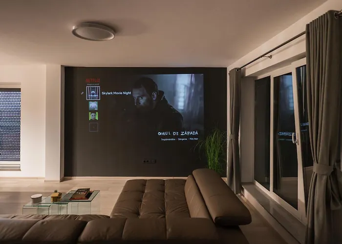 Skylark - Tokyo Penthouse With Jacuzzi, Movie Theater & Panoramic View Apartment Brașov