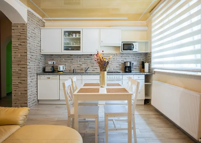Noua Oasis Bnb With Parking Brașov