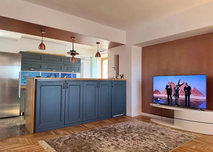 City View Apartment In Center Of Brasov, Afi