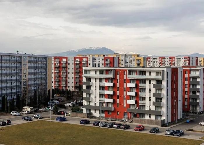 Kronsmart Apartment: Cozy Fireplace & Free Parking Brașov