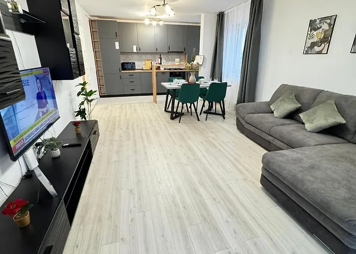 Luxury Glam Apartments Near Coresi Mall - Parking Option Brașov