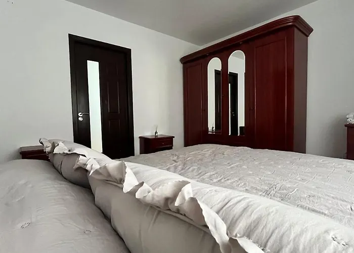 Brasov Hillside Apartment Near City Center