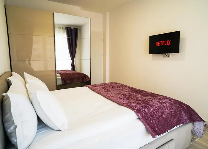 Mirandis Apartments - Modern Stays With Free Parking Near Coresi Mall Brașov