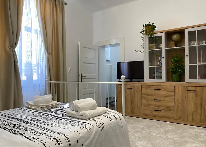 Castanilor 12-Parking Included Apartment Brașov
